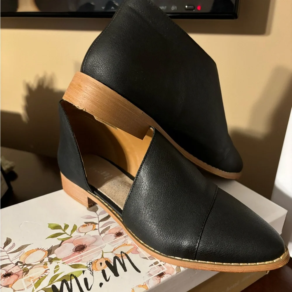 Buckle MiMi Shoes NWT - Picture 3 of 13